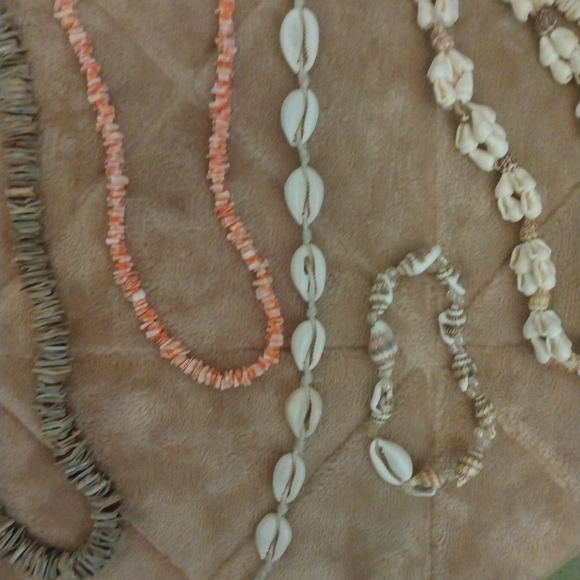 Authentic Vintage Shell Necklaces - Picture 13 of 16